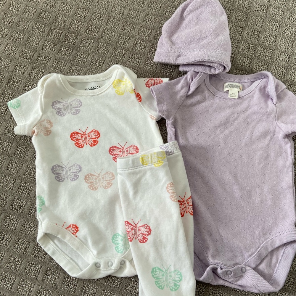 GYMBOREE 4 piece set hat onesies pants
